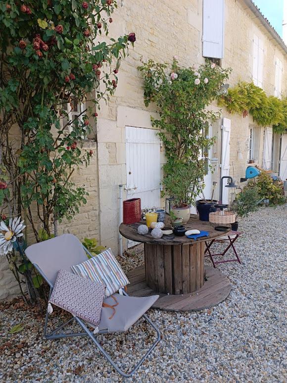 Le Puits Sainte Claire Bed & Breakfast Courcon Exterior photo
