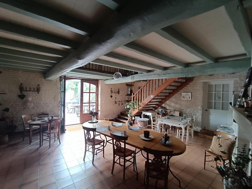 Le Puits Sainte Claire Bed & Breakfast Courcon Exterior photo