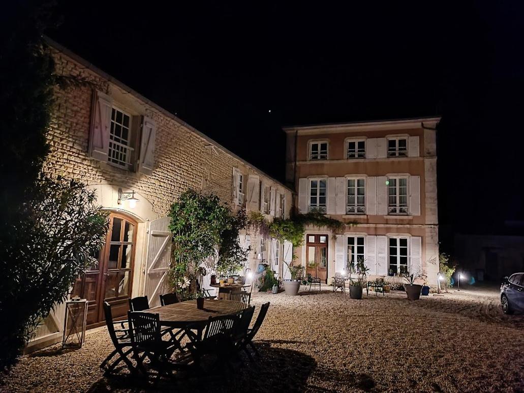 Le Puits Sainte Claire Bed & Breakfast Courcon Exterior photo