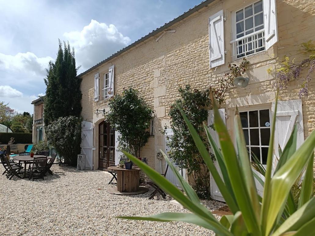 Le Puits Sainte Claire Bed & Breakfast Courcon Exterior photo